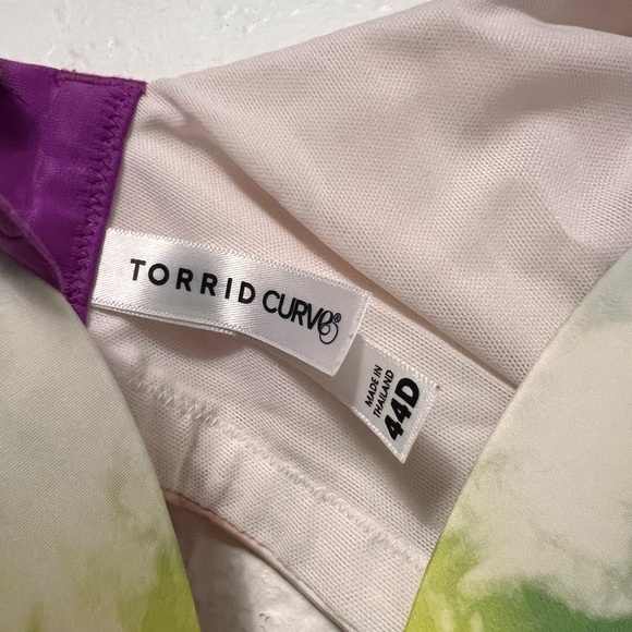 Torrid Watercolor Push-Up Plunge Bra 44D EUC - Picture 3 of 4